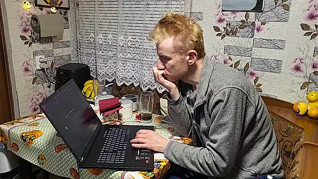 Vuitton online show from April 15, 6:52 pm