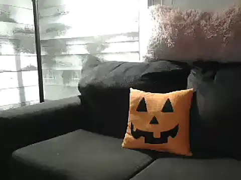 Snapshot of AshleyRain chatting on October 10, 6:29 am AshleyRain online show from October 10, 6:29 am