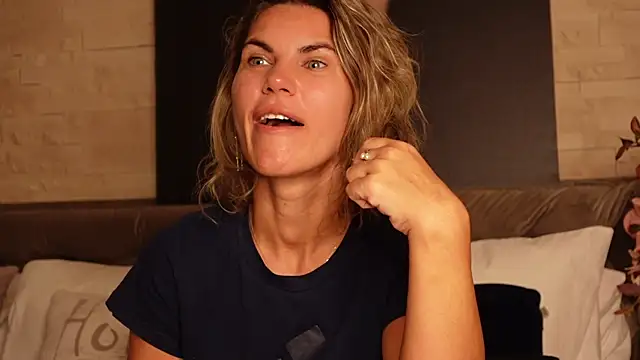FeliciaKrige online show from July 22, 8:21 pm