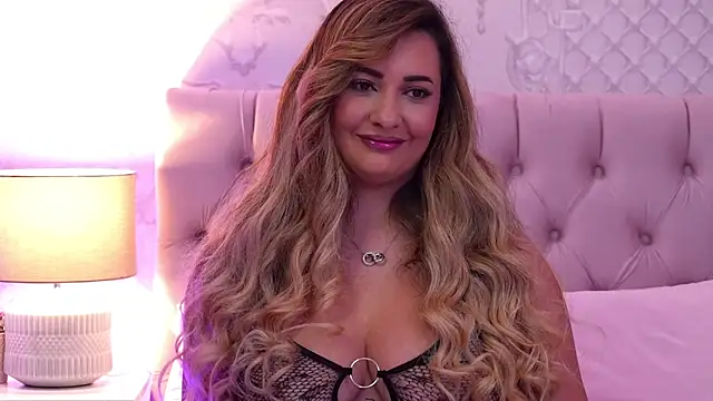 YaaraCollins online show from December 5, 8:54 pm