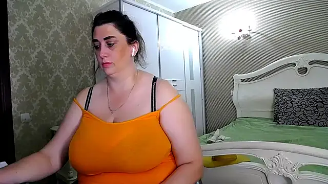 Evelyn Shy online show from July 3, 8:31 am