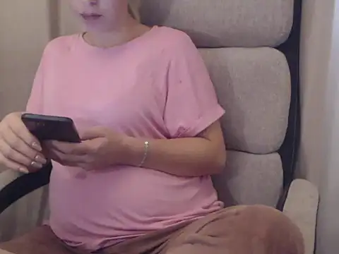 Snapshot of Aliss_Hottie chatting on October 10, 11:26 am Aliss Hottie online show from October 10, 11:26 am