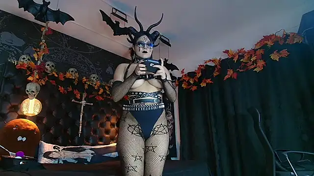 AlexHoe  online show from October 29, 6:43 pm