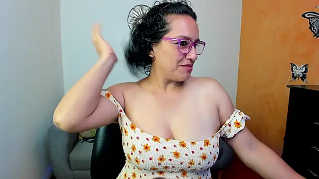 scarlet wet online show from April 30, 11:30 pm