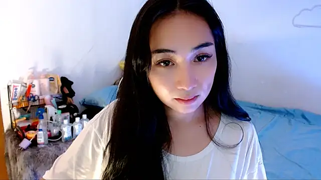 SweetLilly 18 online show from November 9, 5:36 am