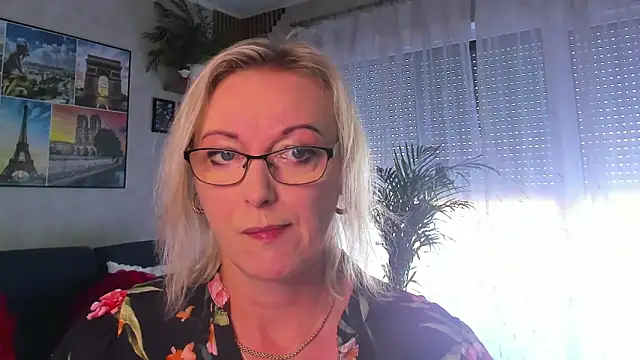 vanessa chat online show from June 17, 1:23 pm