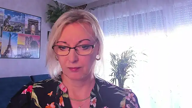 vanessa chat online show from May 3, 1:25 pm