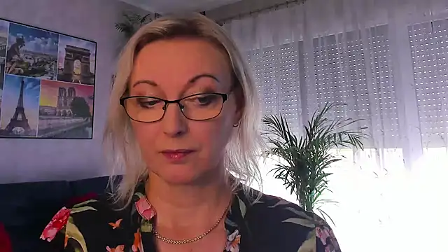 vanessa chat online show from July 19, 1:24 pm