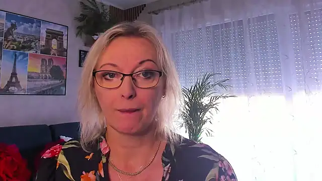 vanessa chat online show from June 23, 1:31 pm