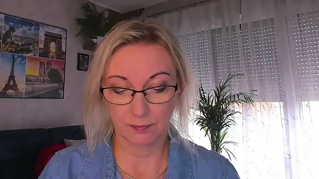 vanessa chat online show from July 15, 1:27 pm
