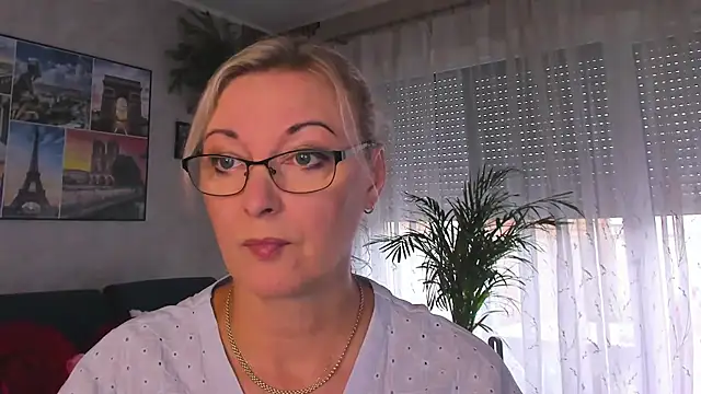vanessa chat online show from July 1, 2:05 pm