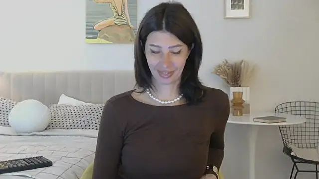 WhiteQueen888 online show from June 16, 8:37 am