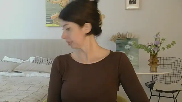 WhiteQueen888 online show from June 23, 8:23 am