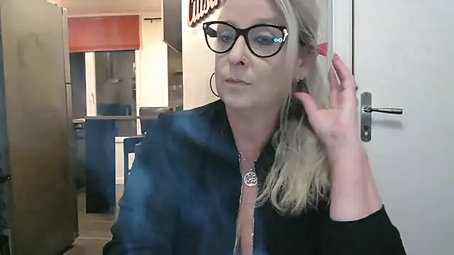 lilie69 online show from January 6, 6:00 pm