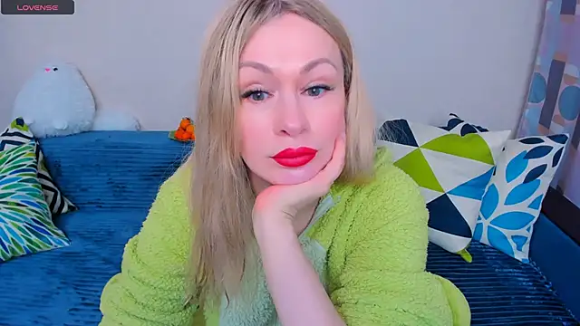 EllenMoore online show from March 19, 3:11 am