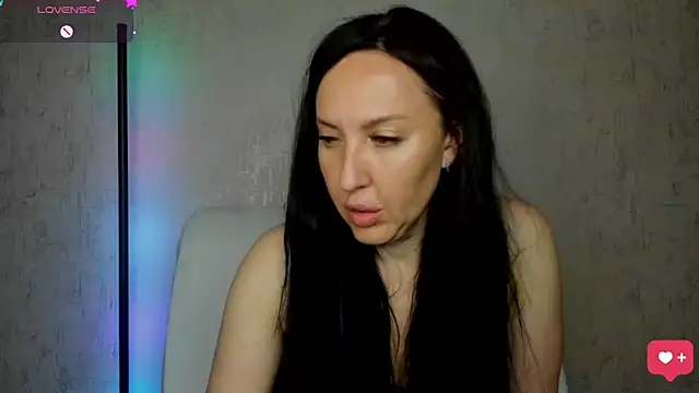 MissGulia online show from June 10, 5:28 am