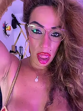 YOURSDEBORA online show from August 2, 9:18 pm