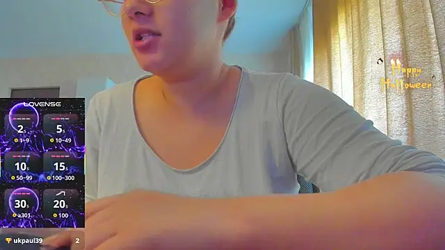 Snapshot of hot_evil_queen chatting on October 19, 7:32 am hot evil queen online show from October 19, 7:32 am
