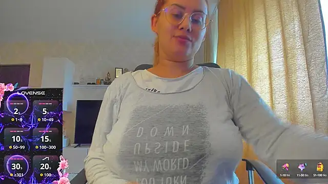 Snapshot of hot_evil_queen chatting on October 7, 10:52 am hot evil queen online show from October 7, 10:52 am