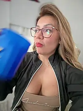 DIANITA 1988 online show from June 16, 9:16 pm