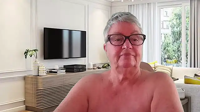 GrannyChrissy68 online show from June 30, 2:05 pm