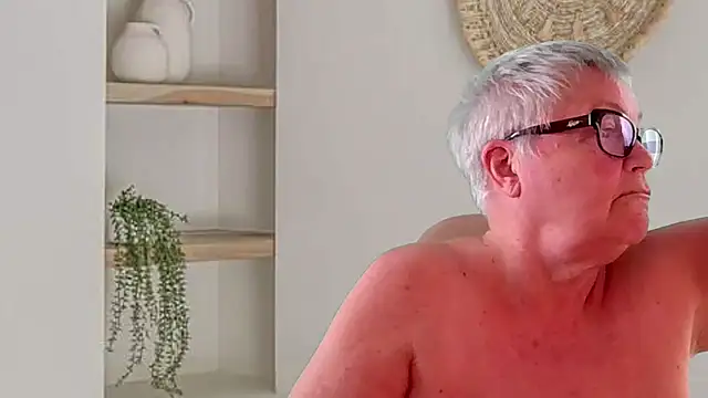 GrannyChrissy68 online show from July 9, 11:06 pm