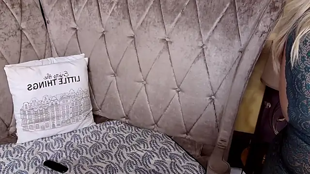 BustyGizelle online show from March 11, 5:44 am