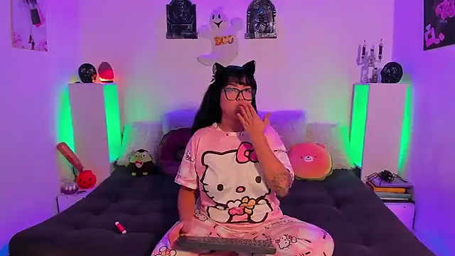 Snapshot of LillyCandy chatting on October 20, 2:58 am LillyCandy online show from October 20, 2:58 am