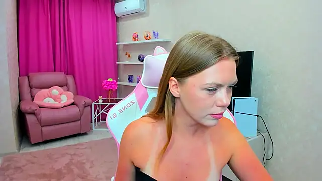 Strawberrye online show from February 3, 3:26 am