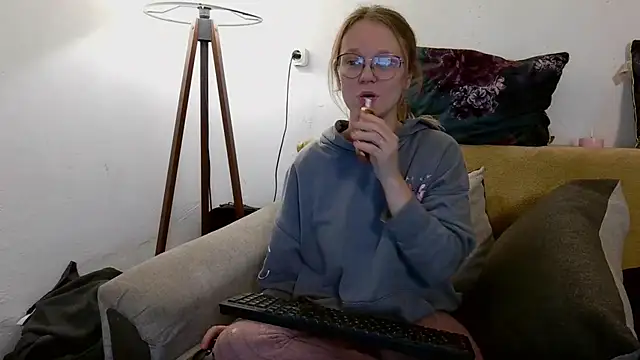 little-leni online show from January 16, 9:55 pm