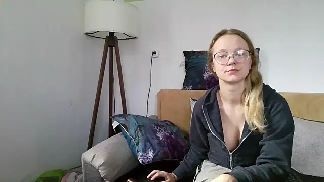 little-leni online show from November 25, 11:23 am