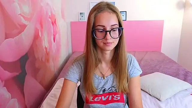 AliceAdams online show from September 29, 7:35 am