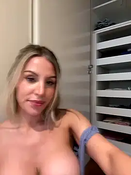 Snapshot of jasminesummer chatting on October 17, 2:20 pm jasminesummer online show from October 17, 2:20 pm