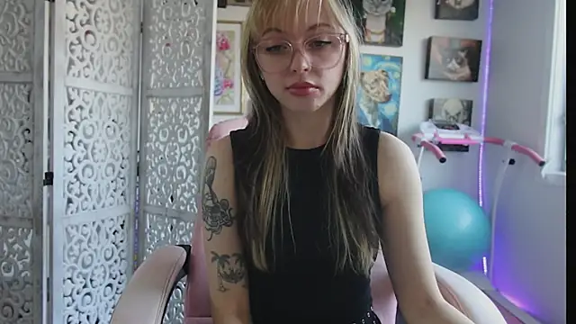 makiyahbelle online show from August 4, 4:18 am
