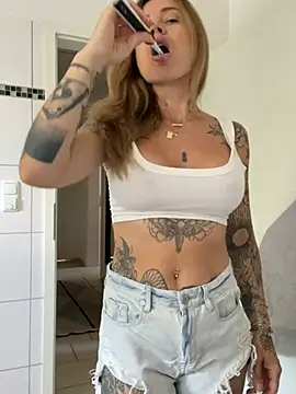 Etwas neugierig online show from July 21, 8:15 am