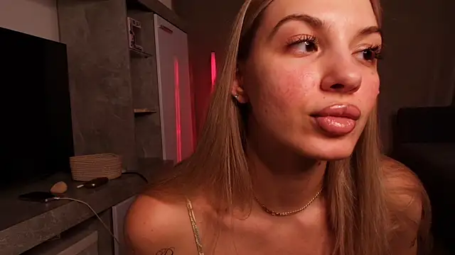 Eziliz online show from August 3, 7:19 pm