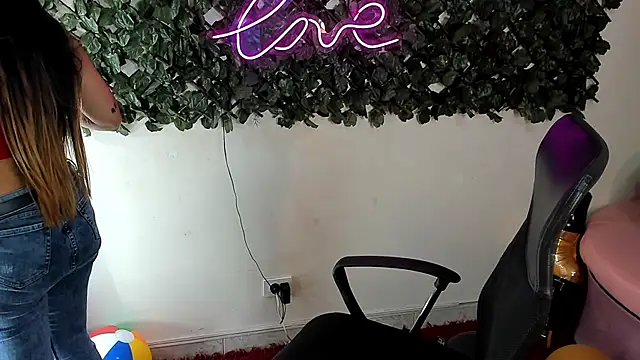 DestinyHills online show from July 3, 12:22 pm