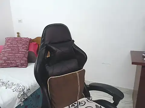 yeslluisa online show from June 12, 7:44 pm