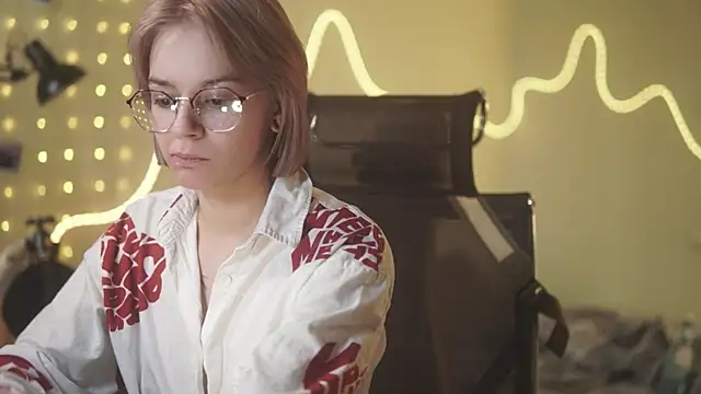 alyssa sweet online show from May 1, 10:18 am