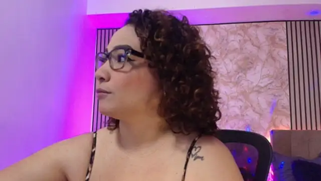 JuliRamirez online show from June 11, 12:13 pm