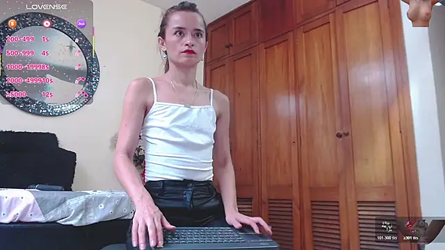 NicoleSantana online show from August 3, 9:53 pm