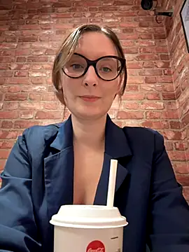 The Snowwhitee online show from December 1, 9:06 pm