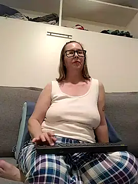 SweetandNaughty1 online show from February 8, 4:38 am