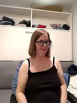 SweetandNaughty1 online show from June 16, 4:13 am