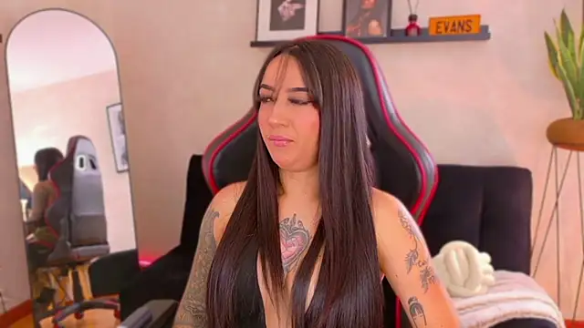 EmmyEvans1 online show from February 25, 7:56 pm