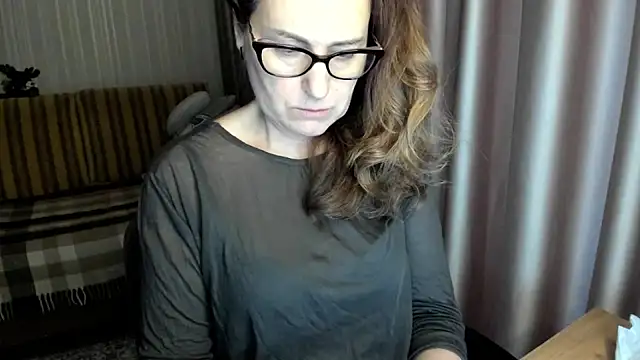 lauraoven online show from February 4, 1:36 pm