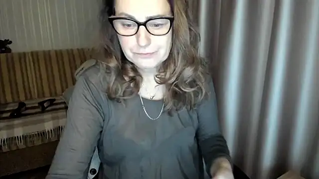 lauraoven online show from December 20, 9:46 am