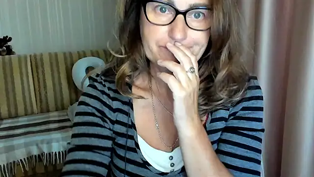 Snapshot of lauraoven chatting on October 1, 2:22 pm lauraoven online show from October 1, 2:22 pm