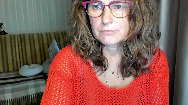 Snapshot of lauraoven chatting on October 6, 2:34 pm lauraoven online show from October 6, 2:34 pm