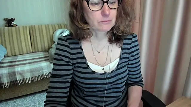 lauraoven online show from May 29, 12:47 pm